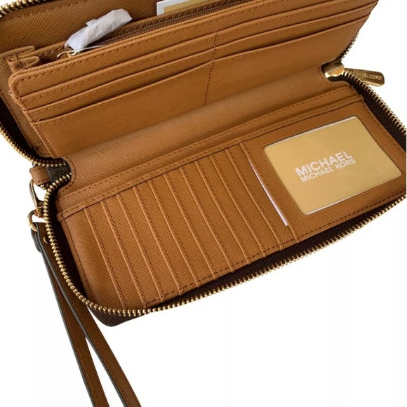 💕🛍 NEW💕 NWT MICHAEL KORS WALLET - Picture 5 of 5